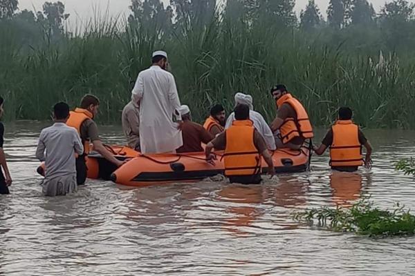 Flood response teams meet on the water